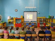 Просмотр презентации "Правила дорожного движения"