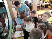 Посещение мини- музея "Её величество- книга"